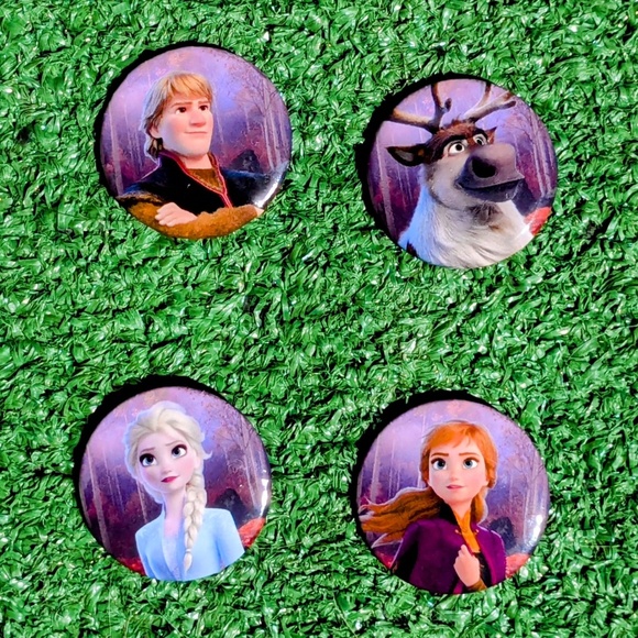 Disney Frozen Elsa/Anna/Kristoff/Sven 1 1/4"Button Pinback Lanyard Charm Set NOS - Picture 1 of 6